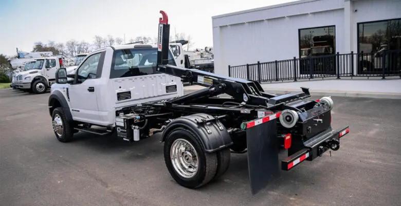 SL 105 2025 Ford F550 White BLS Cassone