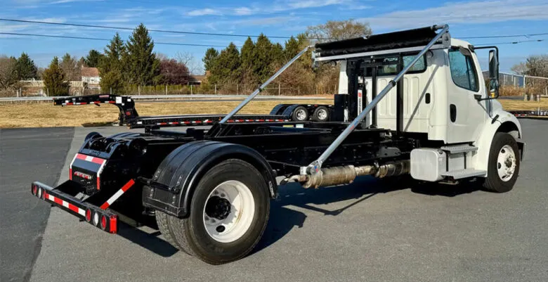 SL 214 2017 Freightliner M2 106 RS Back 1070x550