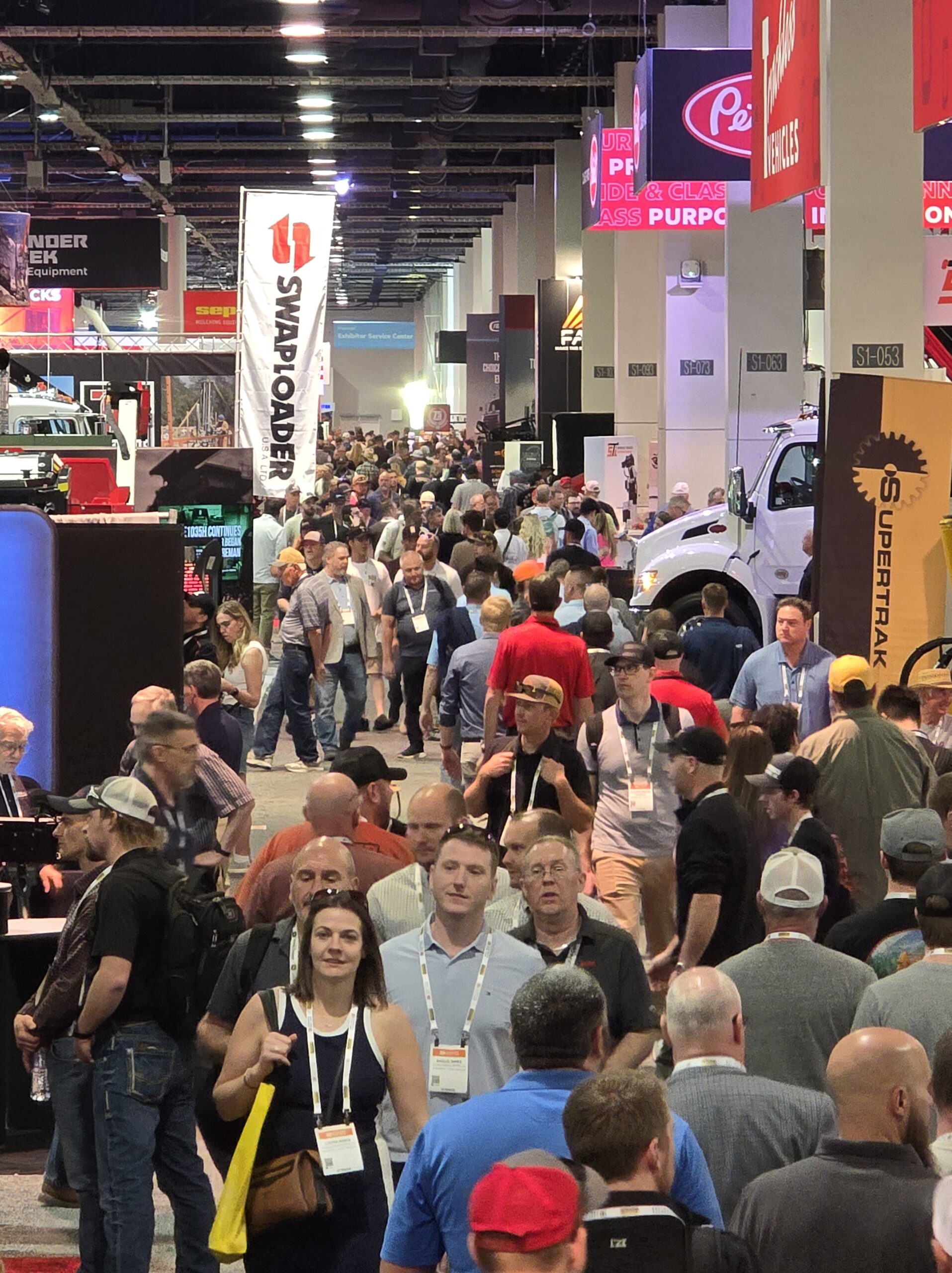 ConExpo Crowd Vertical